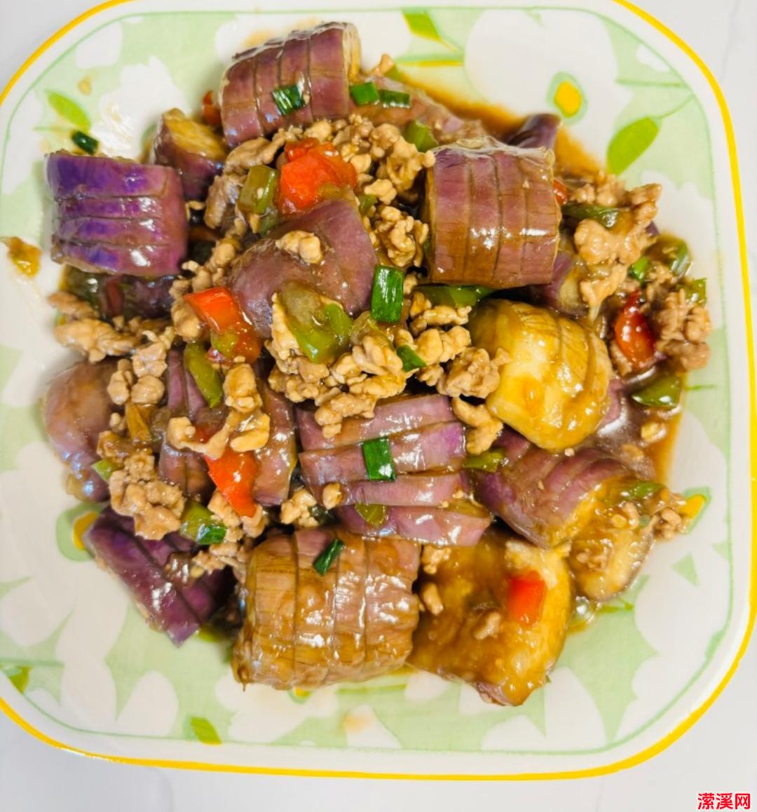 详细阅读:鲜嫩多汁家常炒茄子,简单美味的下饭神器 鲜嫩多汁家常炒茄子,简单美味的下饭神器