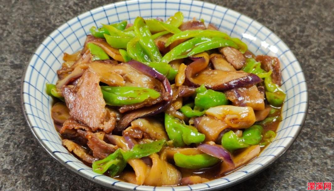 详细阅读:家常美味青椒炒茄子,鲜香软糯下饭佳肴 家常美味青椒炒茄子,鲜香软糯下饭佳肴