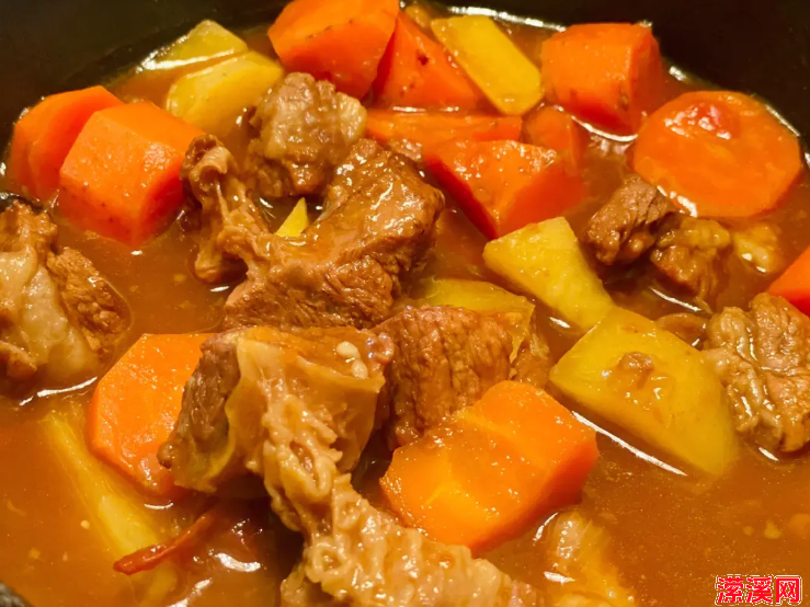 百吃不厌的几道家常菜，色泽诱人，吃一口满嘴香，味道好极了