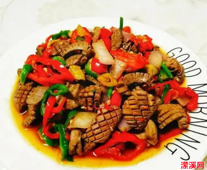 爆炒腰花，鲜嫩多汁，辣味十足