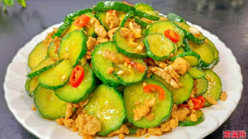 吃起来超美味下饭的特色家常菜：干煸小黄瓜，酸辣藕带，笋干烧肉