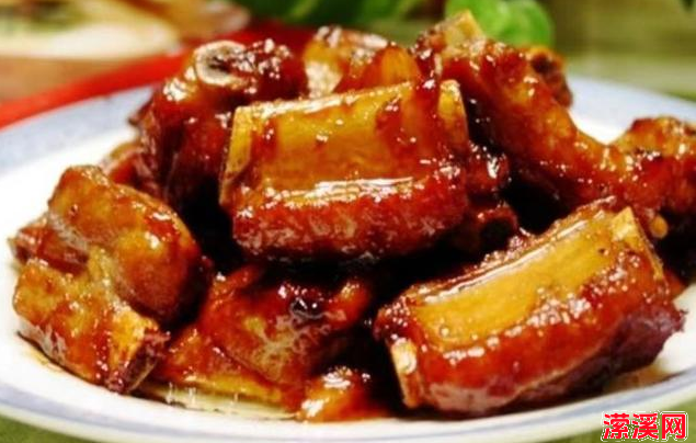 鲁菜红烧排骨怎么做正宗？这样做很鲜美多汁