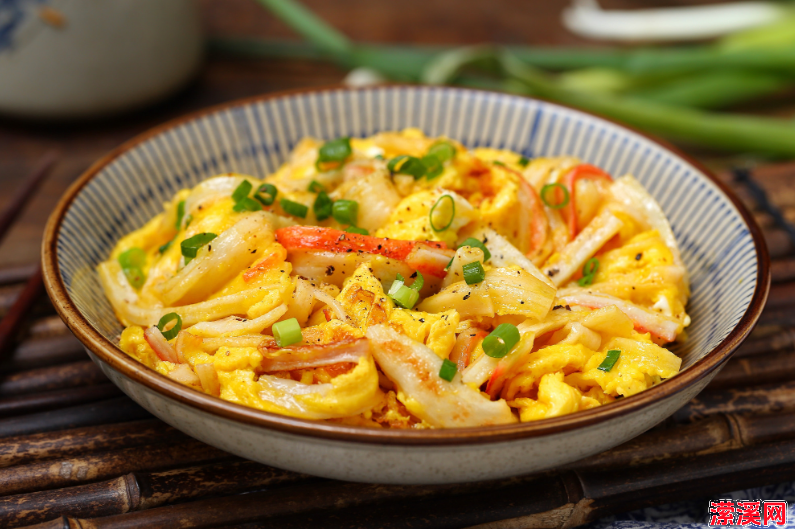 鸡蛋孩子最爱这样吃，简单炒一炒，味道香营养高