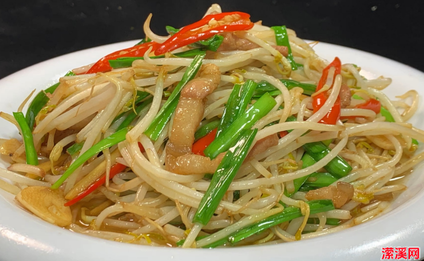 家常炒豆芽时，焯水就错了，牢记1个小妙招