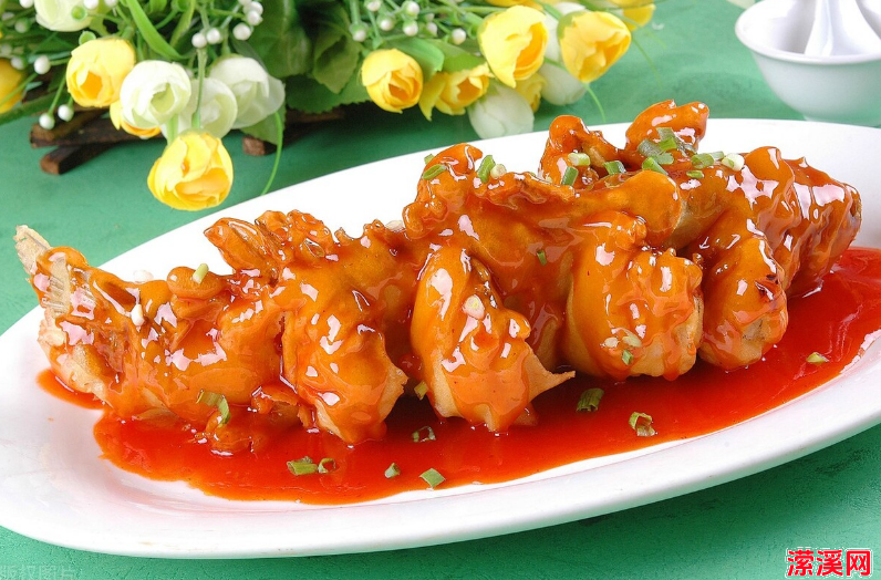 家常糖醋鲤鱼的做法，外酥里嫩酸甜又开胃