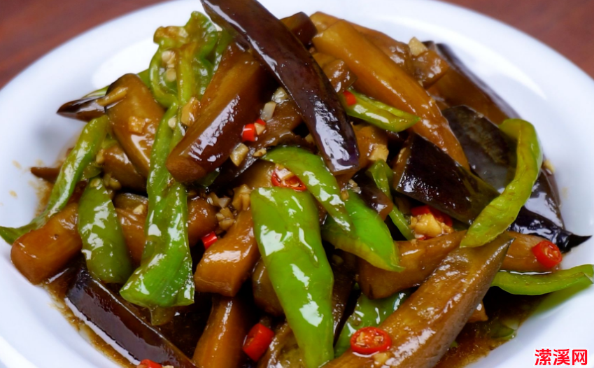 辣椒炒茄子，家常风味中的火辣与绵软