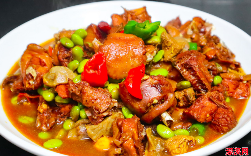 鲁菜经典之红焖鸡块，鲜甜味美又嫩香