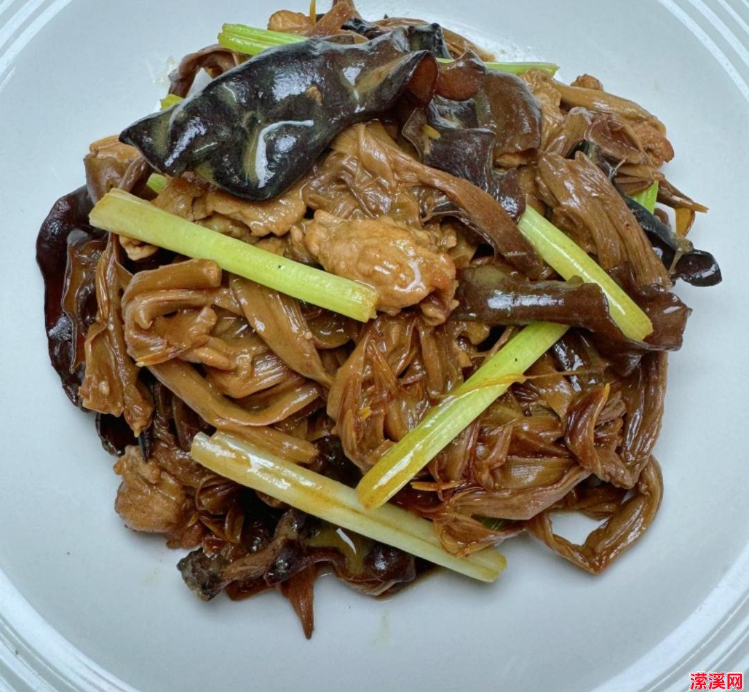 黄花菜木耳炒肉：鲜香美味，营养丰富的家常菜