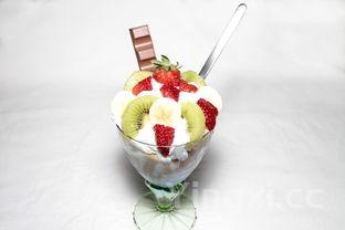 草莓奶昔配方窍门,草莓奶昔的简单做法