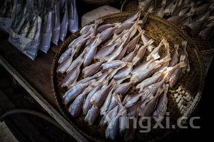 烤箱烤鸡翅要刷油吗，烤箱烤鸡翅要刷油吗多少度