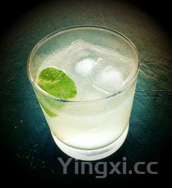 长期喝柠檬水的坏处，长期喝柠檬水的好处和坏处